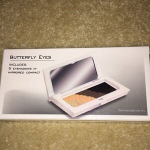 Me make essentials butterfly eyes compact